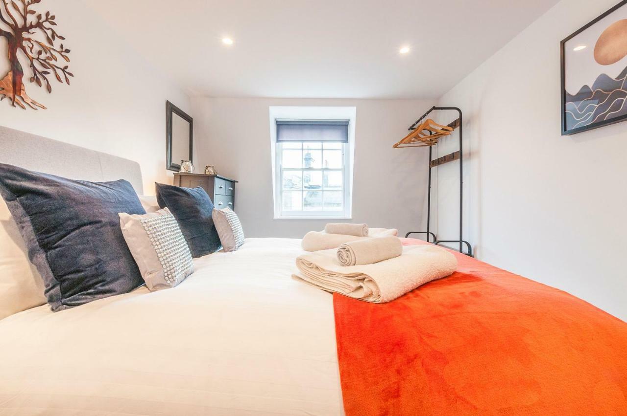 Апартаменты Pure B - Exceptional Views Of Tamar & Royal William Yard With Free Parking & Wifi Плаймаут Экстерьер фото