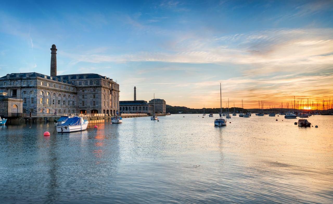 Апартаменты Pure B - Exceptional Views Of Tamar & Royal William Yard With Free Parking & Wifi Плаймаут Экстерьер фото